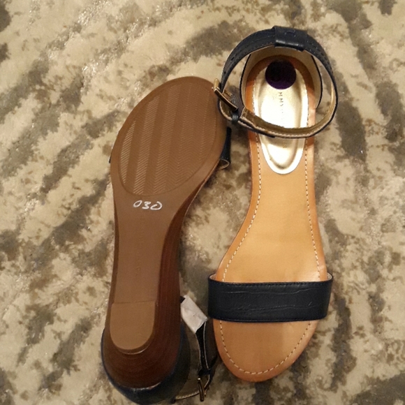 Sandals - Picture 3 of 3